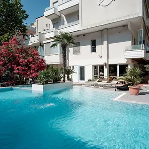 tordi-garden-hotel.riccione-hotels.org/